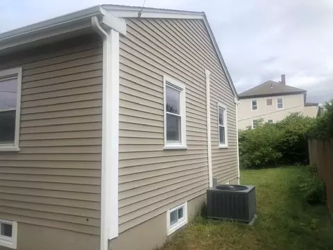 102 Crawford St, Fall River, MA 02724 photo 4