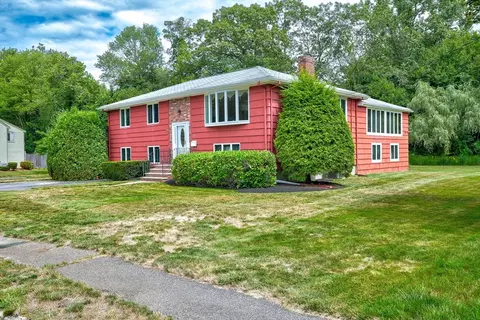 53 Trainor Dr, Braintree, MA 02184