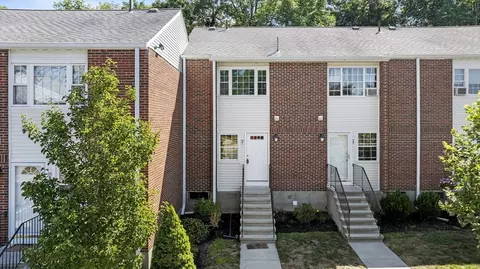 41 Foundry St #11-7, Easton, MA 02375