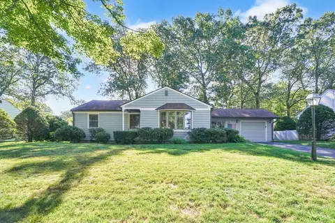 45 Autumn Rd, West Springfield, MA 01089
