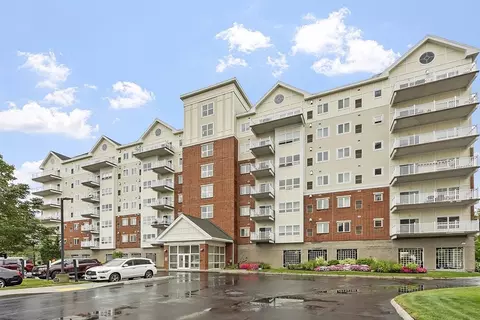 527 Pawtucket Blvd #206, Lowell, MA 01854