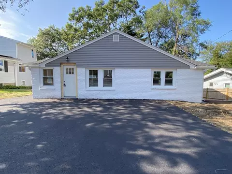 58 Lake Shore Dr, Weymouth, MA 02188