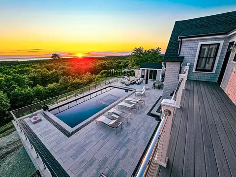 94 Highwood Ln, Teaticket, MA 02536