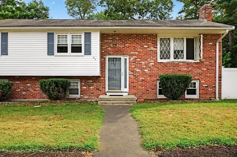 27 High St, Bellingham, MA 02019
