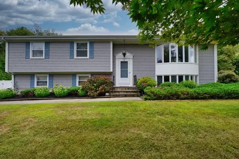 6 Crescent Dr, Dartmouth, MA 02747