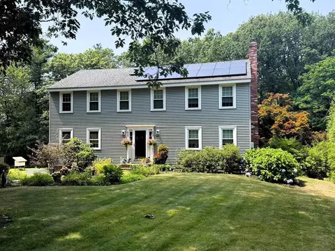 9 Ellsworth Rd, Andover, MA 01810