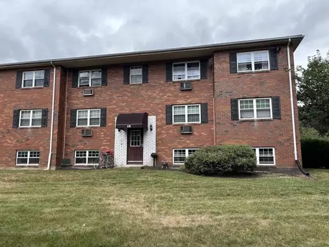 15 Maple Crest Cir #B, Holyoke, MA 01040