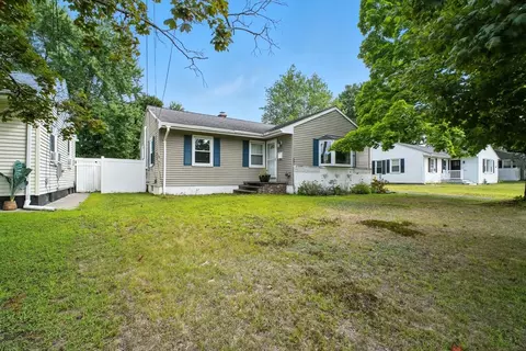 19 Metzger Pl, Springfield, MA 01104 photo 2
