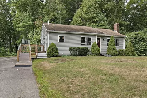 133 Hobomock St, Pembroke, MA 02359