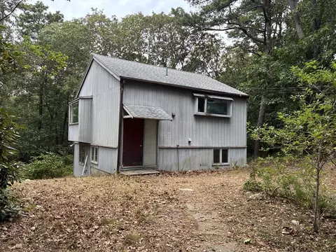 10 Putnam Way, Tisbury, MA 02568