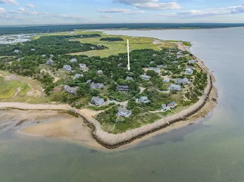 80 4th St, Wellfleet, MA 02667