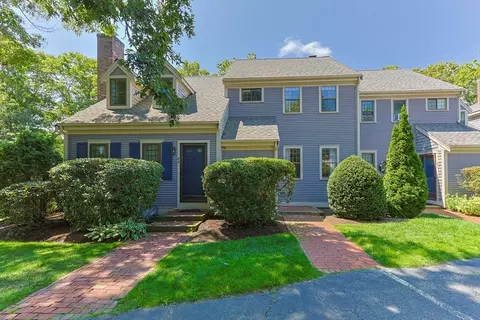 1160 Phinneys Ln #4B, Centerville, MA 02632