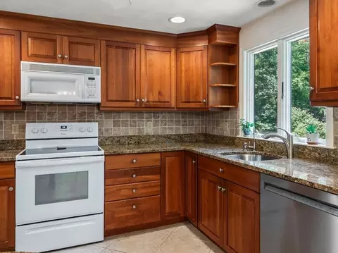 3 Mccarthy Cir, Framingham, MA 01702 photo 4