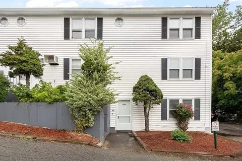 21 Crescent St #D, Lawrence, MA 01841