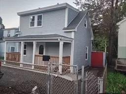 10 Douglas Ct, Worcester, MA 01603 photo 2