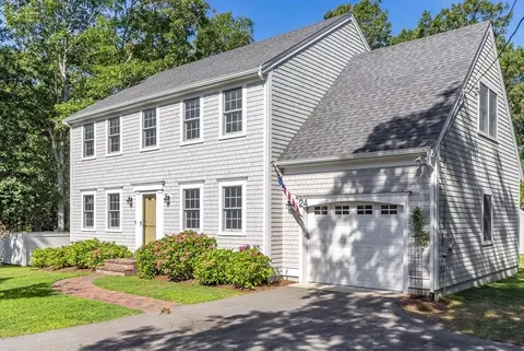 24 Chase St, Harwich, MA 02671