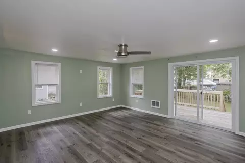 Living - 56 Yale St, Springfield, MA 01109 photo 2 of 3