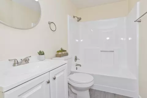 Bath - 56 Yale St, Springfield, MA 01109 photo 1 of 2