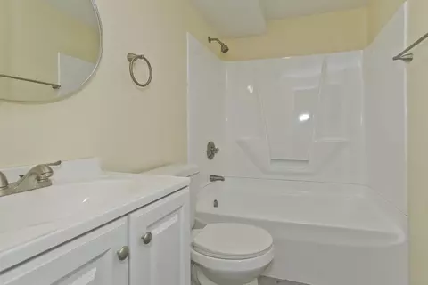 Bath - 56 Yale St, Springfield, MA 01109 photo 2 of 2