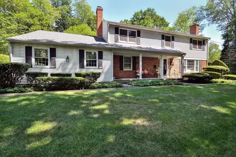 195 Knollwood Dr, Longmeadow, MA 01106