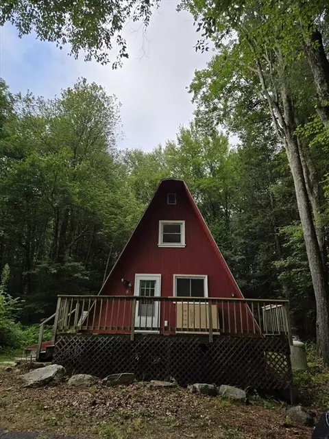 121 Amherst Rd, Pelham, MA 01002
