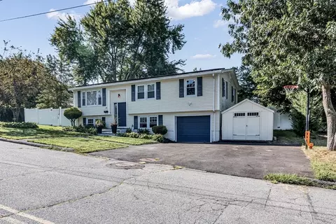 29 Glenwood Dr, Lawrence, MA 01843