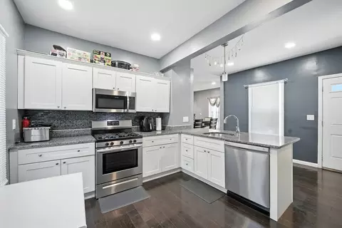 3 Ashley St, Springfield, MA 01105