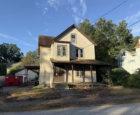 38 Elm St, Warren, MA 01083