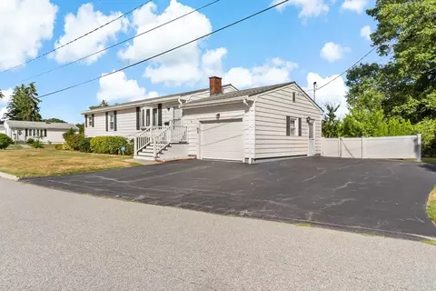 77 Crestwood St, Fall River, MA 02720 photo 2