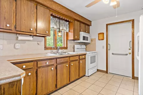 77 Crestwood St, Fall River, MA 02720 photo 17