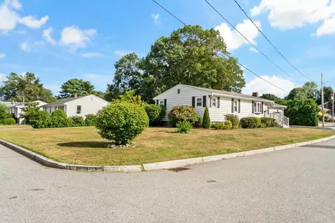 77 Crestwood St, Fall River, MA 02720 photo 3