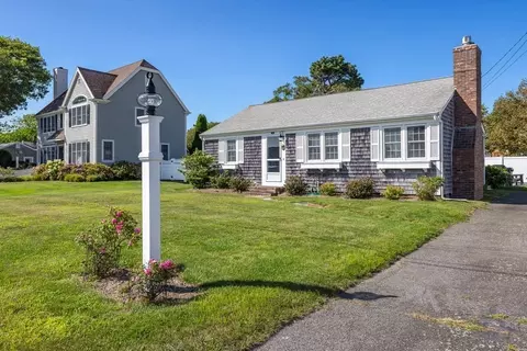 40 Shore Rd, Dennis, MA 02670