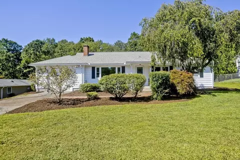 62 Norwich Rd, Ludlow, MA 01056