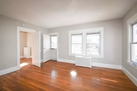 Living - 116-118 Johnson St, Springfield, MA 01108 photo 11 of 11