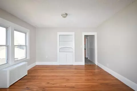 Living - 116-118 Johnson St, Springfield, MA 01108 photo 8 of 11