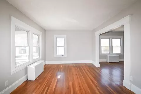 Living - 116-118 Johnson St, Springfield, MA 01108 photo 7 of 11