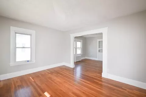 Living - 116-118 Johnson St, Springfield, MA 01108 photo 9 of 11