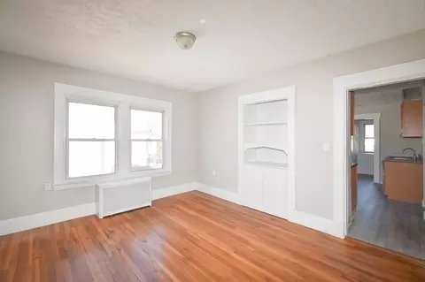 Living - 116-118 Johnson St, Springfield, MA 01108 photo 10 of 11