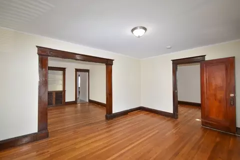 Living - 116-118 Johnson St, Springfield, MA 01108 photo 2 of 11