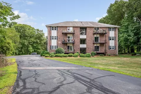 13 Dallas Dr #109, Dracut, MA 01826