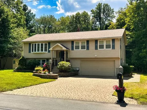 90 North St, Methuen, MA 01844