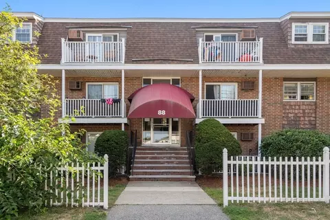 88 Beacon St #7, Lawrence, MA 01843