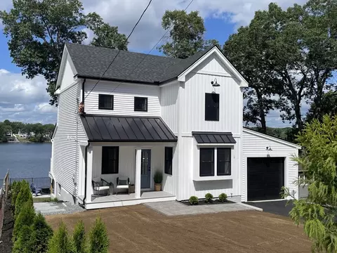 49 Lakeshore Dr, Bellingham, MA 02019