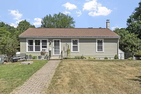 16 Walnut St, Templeton, MA 01468