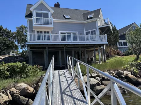 Exterior - 263 E Main St, Gloucester, MA 01930 photo 1 of 3