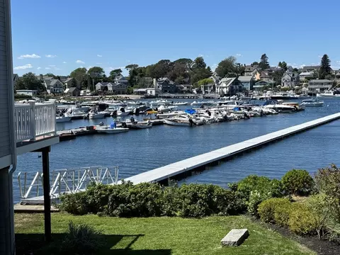 263 E Main St, Gloucester, MA 01930
