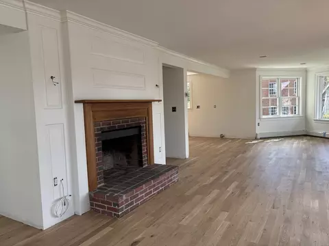 Living - 263 E Main St, Gloucester, MA 01930 photo 5 of 6