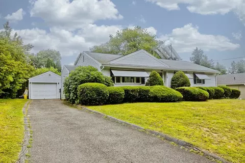 86 Lynch Dr, Holyoke, MA 01040