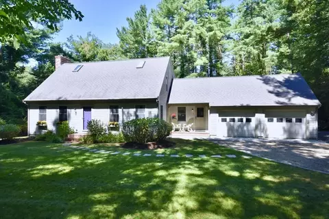 8 Abby Ln, Mattapoisett, MA 02739