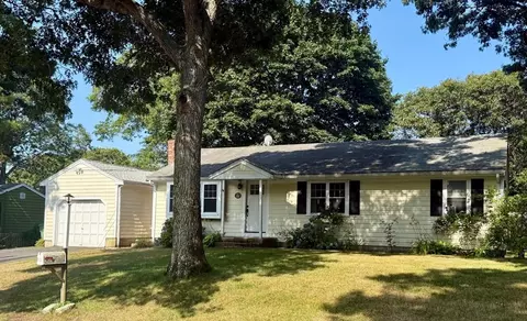 15 Sallys Way, Dennis, MA 02660